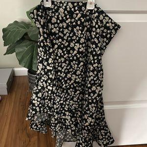 Floral skirt with slit